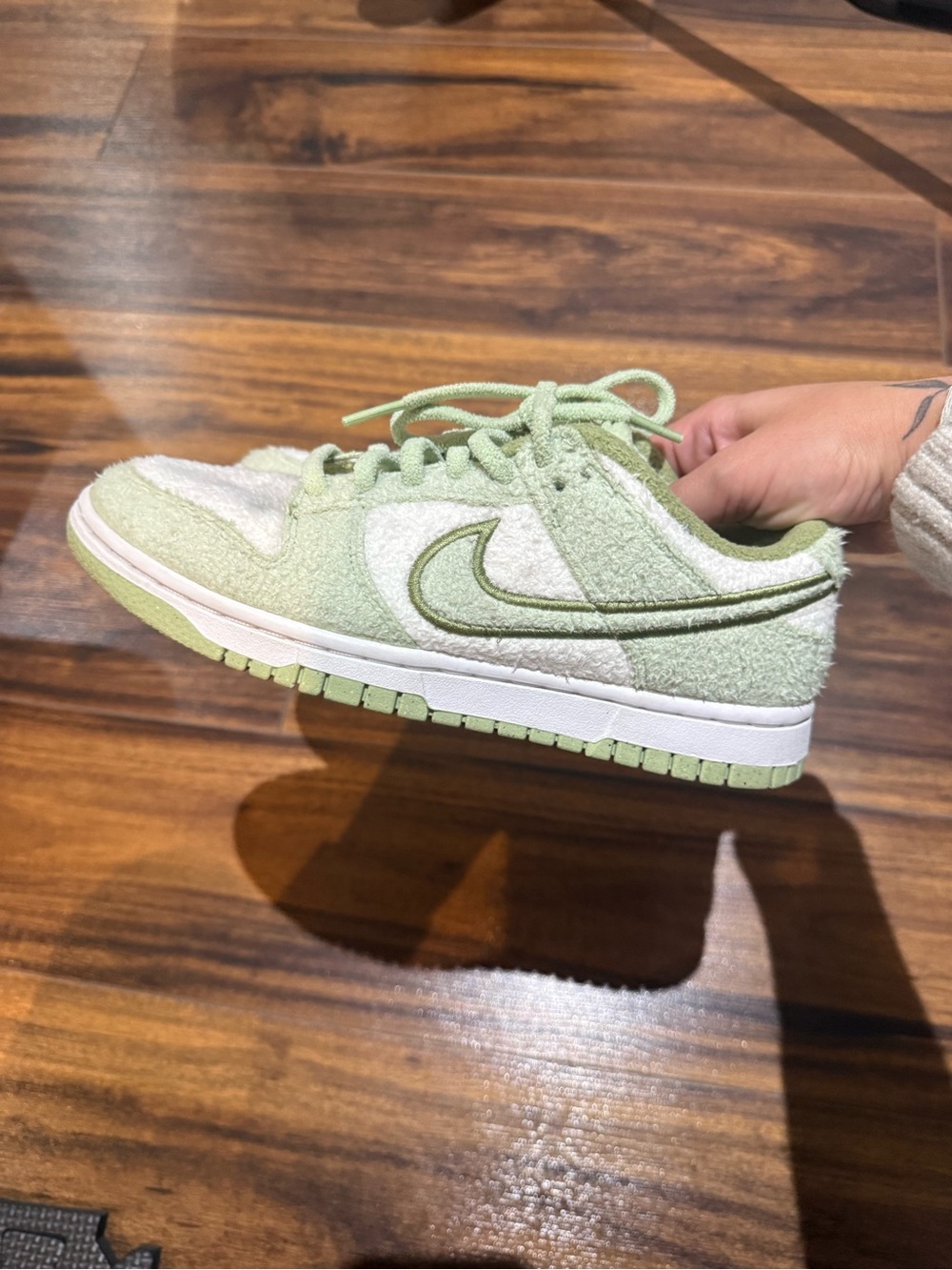 SUPER RARE Nike Low-Top Sneakers in Sage Green and Cream - Picture 4 of 6